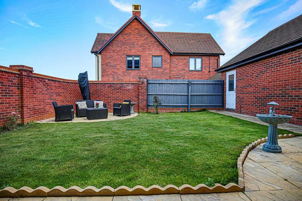 Villa Luxury Detached House With Pool Table, Free Parking, Fast Wifi, Smart Tvs And Garden By Yoko Property Milton Keynes Exterior foto